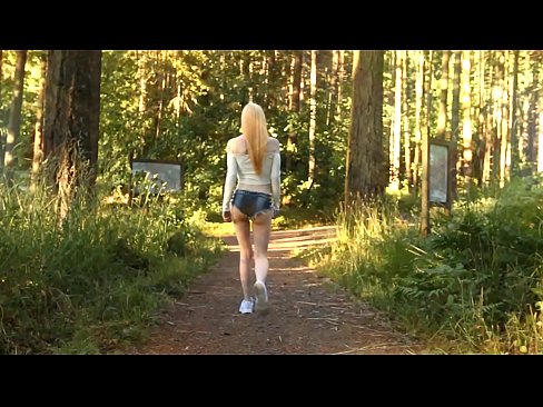 ❤️ Schöne Frau bewegt sich langsam, nicht nackt Video ❌ Porno bei de.sexafinkarasskaz.ru ❌