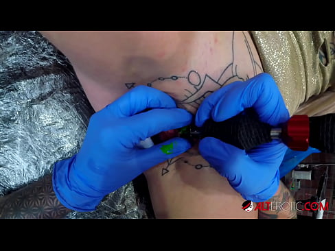 ❤️ Extrem tätowierte Hottie Sully Savage hat ein Tattoo auf ihrer Klitoris ❌ Porno bei de.sexafinkarasskaz.ru ❌